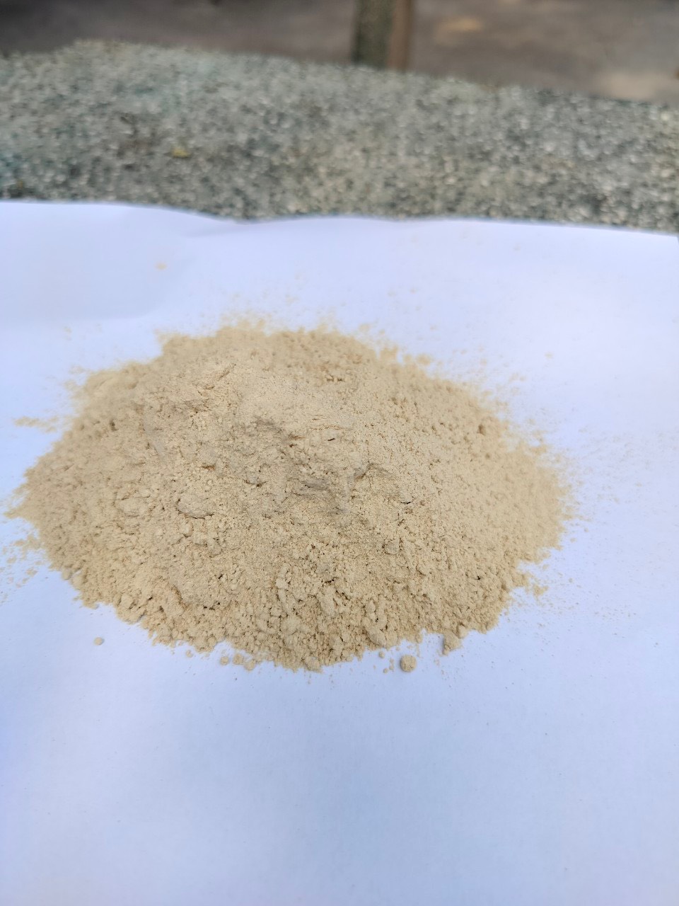 Applications of brewer's yeast in animal feed.